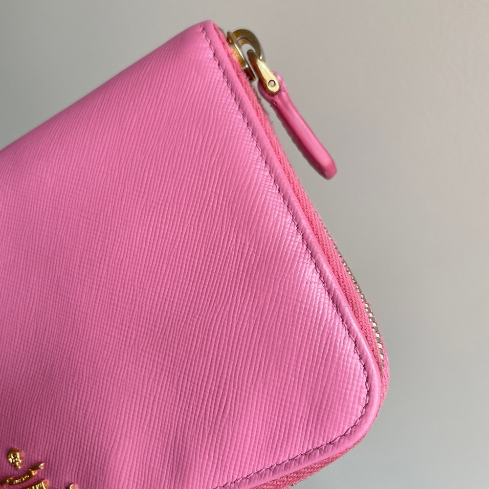 Authentic Prada Saffiano zippy wallet - Picture 8 of 16
